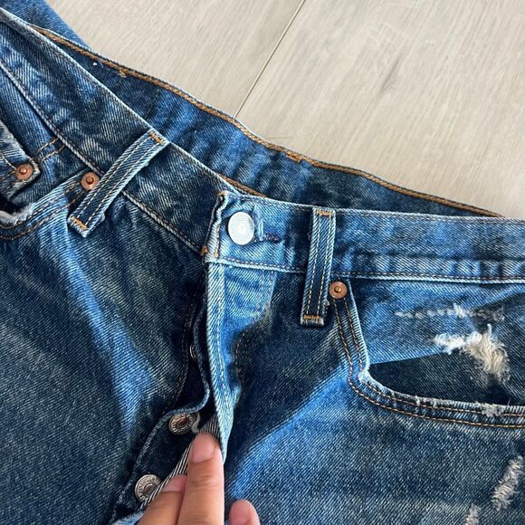 Levi’s womens distress jeans size 28/32 - Picture 11 of 11